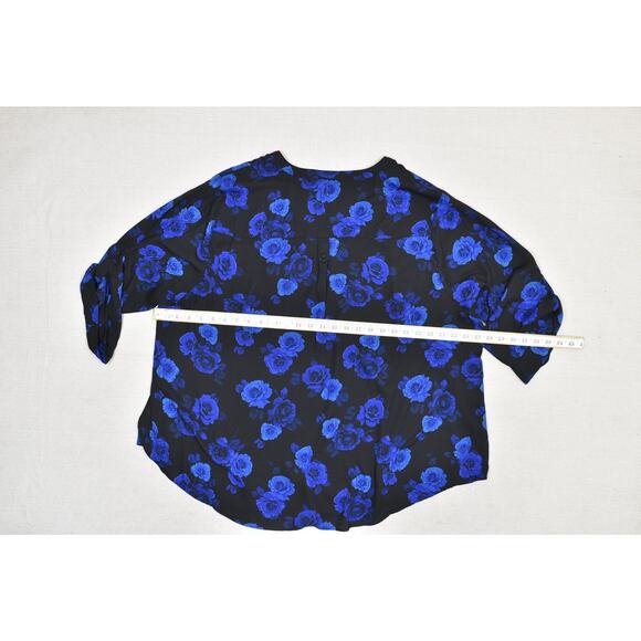 Torrid Harper Plus Size 4 Blouse Black Blue Rose Floral V-Neck 3/4 Sleeve Top - Picture 4 of 8